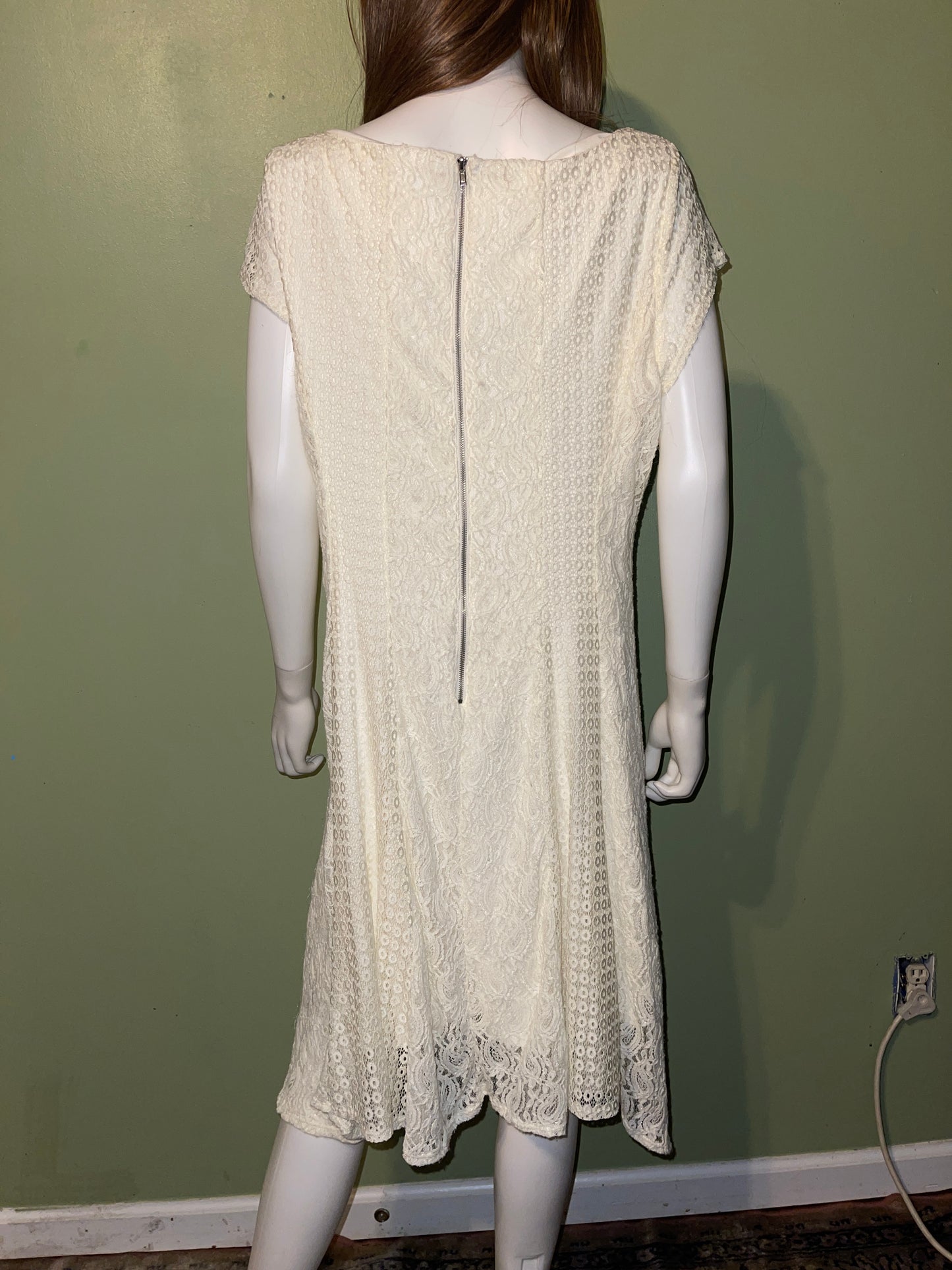 DRESS RENTAL LACE WHITE CREAM 1X  PLUS XXL XL