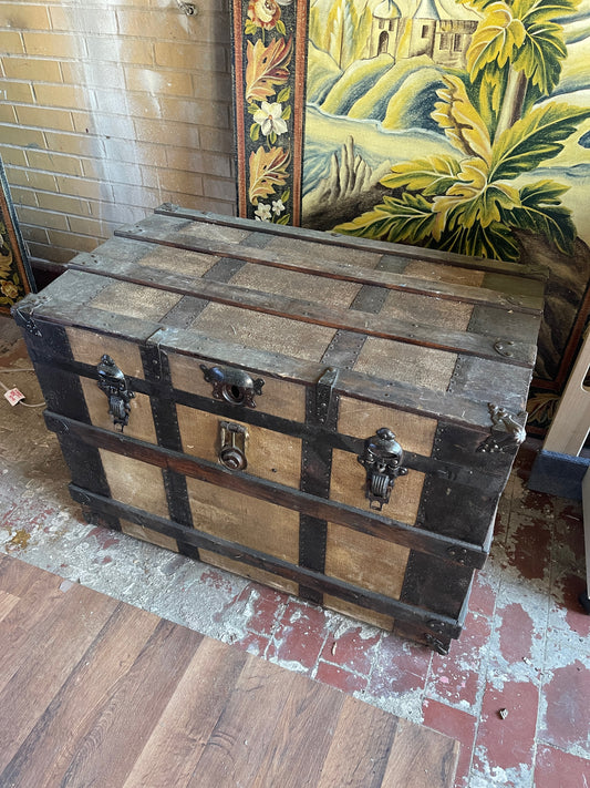 TRUNK RENTAL Grande Antique Rustic Wood Trunk