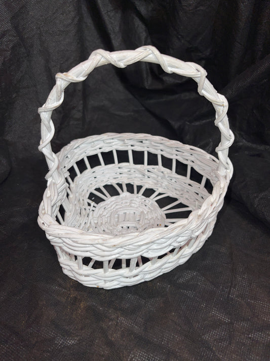 BASKET RENTAL VINTAGE SMALL WHITE HEART BASKET FLOWER GIRL WEDDING