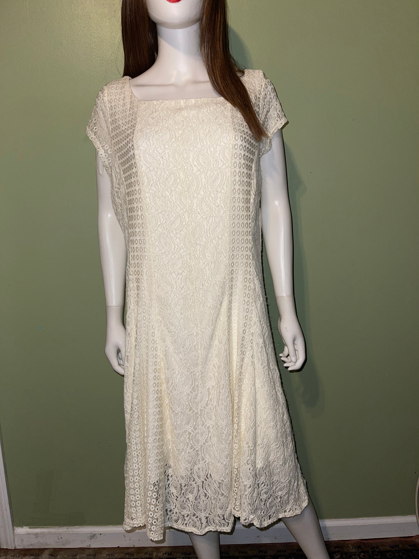 DRESS RENTAL LACE WHITE CREAM 1X  PLUS XXL XL