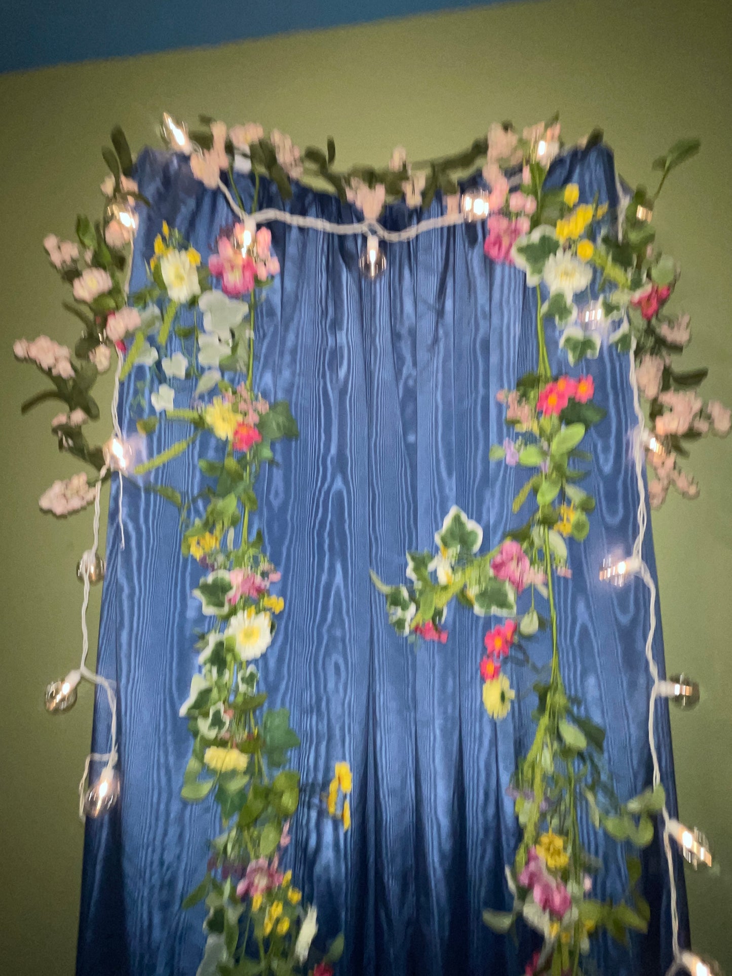 Rental Cozy Corner Blue Satin floral