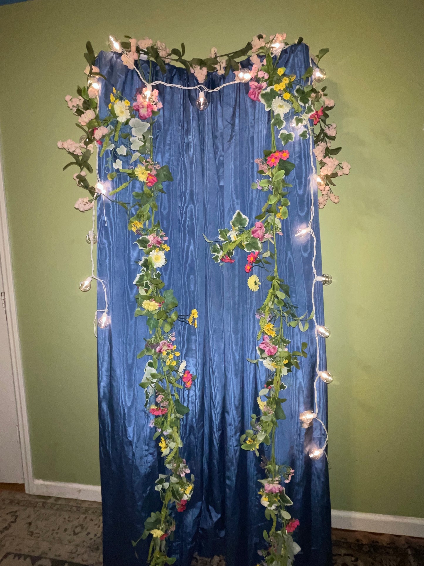 Rental Cozy Corner Blue Satin floral