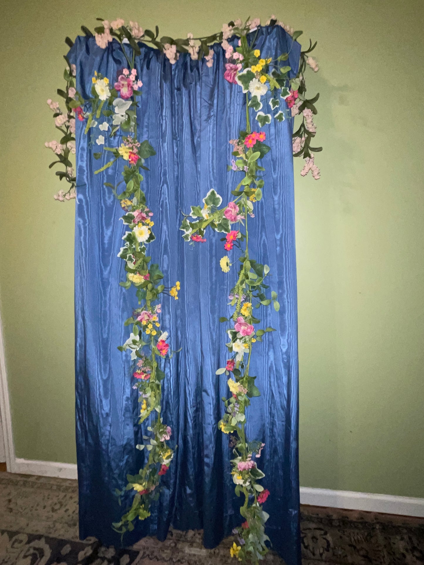 Rental Cozy Corner Blue Satin floral