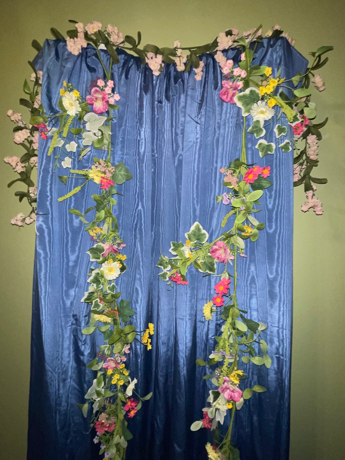 Rental Cozy Corner Blue Satin floral